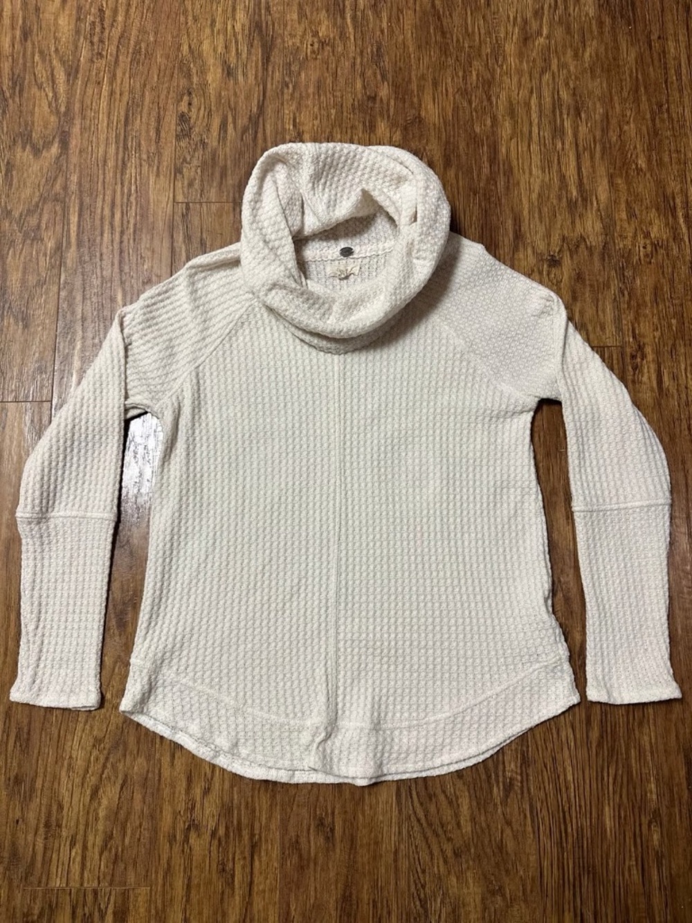 Cupio Cowl Neck Long Sleeve Shirt Waffle Textured Sweater Cream Size Small